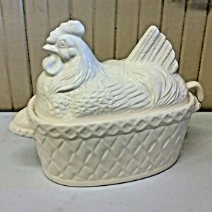 【送料無料】キッチン用品・食器・調理器具・陶器　バスケットスープのチューリーンインチの鶏Hen on a Basket soup tureen 12x9 inches ( A )