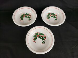 【送料無料】キッチン用品・食器・調理器具・陶器　フィエスタウェアホリーリボンホリデークリスマスリムスープボウルワイド3 Fiestaware Holly & Ribbon Holiday Christmas Rimmed Soup Bowls 7'' Wide HLC