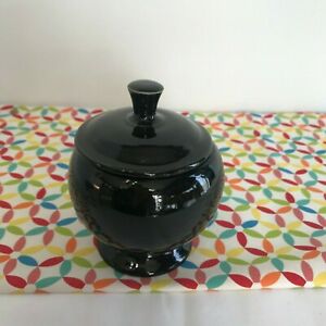 【送料無料】キッチン用品・食器・調理器具・陶器 フィレスタウェアブラック個人シュガーボウルと蓋フィエスタ引退Fiestaware Black Individual Sugar Bowl with Lid Fiesta Retired