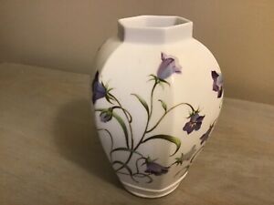 【送料無料】キッチン用品・食器・調理器具・陶器　スポデカンパヌラ六角形花瓶Spode CAMPANULA Hexagon Shaped Vase F1397-H