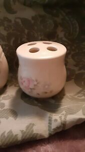 【送料無料】キッチン用品・食器・調理器具・陶器　プファルツグラフティーローズ歯ブラシホルダーバスPfaltzgraff TEA ROSE Toothbrush Holder Bath