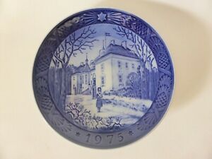 【送料無料】キッチン用品・食器・調理器具・陶器　ロイヤルコペンハーゲン磁器クリスマスプレート、クイーンズクリスマスレジデンスRoyal Copenhagen Porcelain Christmas Plate 1975, The Queen's Christmas Residence