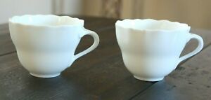 【送料無料】キッチン用品・食器・調理器具・陶器 ハッッシェンロイタードイツホワイトカップスカラップエギングオンスHutschenreuther Germany TWO WHITE CUPS Scalloped Edging 6-Ounces