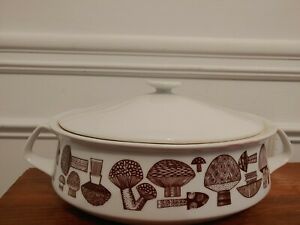 【送料無料】キッチン用品・食器・調理器具・陶器　キノコキャセロールカバーディッシュ Mushroom Casserole Covered Dish