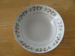 【送料無料】キッチン用品・食器・調理器具・陶器　ギブソン毎日中国クリスマスチャームホリーベリーラウンドサービングボウルGibson Everyday China CHRISTMAS CHARM HOLLY & BERRIES 9 Round Serving Bowl