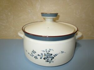 【送料無料】キッチン用品・食器・調理器具・陶器　ノリタケプレジャーラーズキャセロールディッシュ蓋、ストーンウェア引退Noritake Pleasure Large Casserole Dish w/Lid, Stoneware Retired 8 x 4
