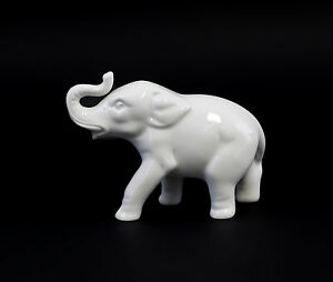 【送料無料】キッチン用品・食器・調理器具・陶器　磁器のフィギュア小象白いワグナーアペル9942720 Porcelain Figurine Small Elephant White Wagner&apel 11, 5x9cm