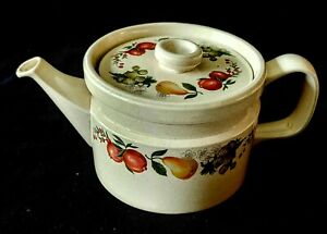 【送料無料】キッチン用品・食器・調理器具・陶器　ウェジウッド・クインス・ティーポット・イングランドオーブンからテーブルカップ新カップへWedgwood QUINCE TEAPOT ENGLAND - OVEN TO TABLE 5 Cup NEW