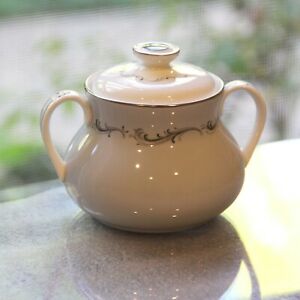 【送料無料】キッチン用品・食器・調理器具・陶器　ヴィンテージロイヤル・ドルトンシュガーボウル蓋細かい骨中国コロネットはイングランドを作ったVintage Royal Doulton Sugar Bowl Lid Fine Bone China Coronet H4947 Made Engla