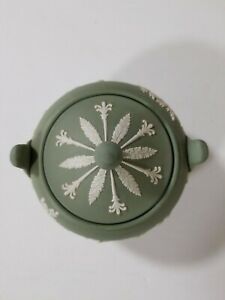 【送料無料】キッチン用品・食器・調理器具・陶器　ヴィンテージウェドウッドカバーシュガーボウルセージグリーン新古典主義デザインVintage Wedgwood Covered Sugar Bowl Sage Green Neoclassical Design VGC