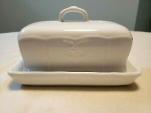 【送料無料】キッチン用品・食器・調理器具・陶器　ベルサイユバターディッシュ優れた条件で卓上無制限Tabletops Unlimited by Versailles 1/4 Butter Dish Excellent Condition