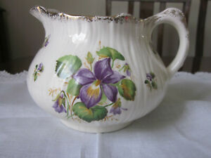 【送料無料】キッチン用品・食器・調理器具・陶器　美しいヴィンテージクラウンデュカルスミレ大ミルクジャグBEAUTIFUL VINTAGE CROWN DUCAL VIOLETS LARGE MILK JUG