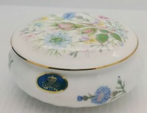 【送料無料】キッチン用品・食器・調理器具・陶器　美しいヴィンテージエインズリーファインチャイナワイルドチューダートリンケットボックスで新しいとしてBeautiful Vintage Aynsley fine china WILD TUDOR TRINKET as new in box 10c