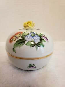【送料無料】キッチン用品・食器・調理器具・陶器　ヘレンドキャンディ装身具ボックス手描き花イエローローズゴールドエッジHerend Candy Trinket Box Handpainted Flowers Yellow Rose Gold Edge｜hokushin 21,456円