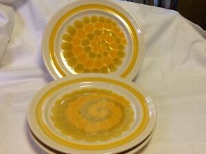 【送料無料】キッチン用品・食器・調理器具・陶器 ヴィンテージフランシスカン土器サンダンスパターンディナープレートのロットVintage FRANCISCAN Earthenware SUNDANCE Pattern Dinner Plates Lot of 3|hokushin