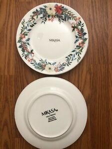 【送料無料】キッチン用品・食器・調理器具・陶器　三笠ホリーリースセットサラダプレートクリスマスホリデーNWT Mikasa Holly Wreath Set of 4 Salad Plates 9 Christmas Holidays