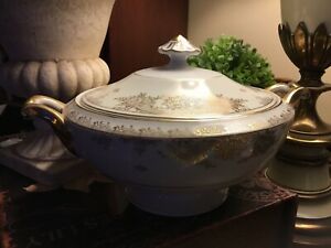 【送料無料】キッチン用品・食器・調理器具・陶器　ヴィンテージインペリアルチャイナゴールドホワイトカバーサービングディッシュダブルハンドルエクセレントVintage-Imperial China-Gold & White-Covered Serving Dish-Double Hand