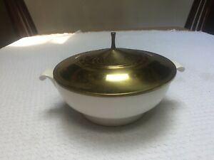 【送料無料】キッチン用品・食器・調理器具・陶器　ヴィンテージホーマーラフリンケニルワースホワイト真鍮蓋付きキャセロールVintage Homer Laughlin Kenilworth White 8 Casserole with Brass Lid