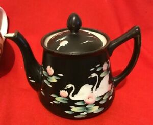 【送料無料】キッチン用品・食器・調理器具・陶器　ニポン手描き白い白鳥エナメルカップティーポットM.M. Nippon ~ Hand-Painted (White Swans) Enamel ~ 4-Cup Teapot｜hokushin 21,158円