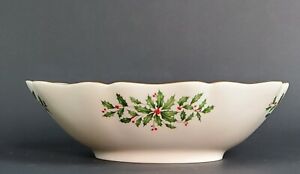 【送料無料】キッチン用品・食器・調理器具・陶器　レノックスホリデーディメンション野菜サービングボウルオーバルクリスマスホリーボウルLenox Holiday Dimension Vegetable Serving Bowl Oval Christmas Holly Bowl 10 1/4”