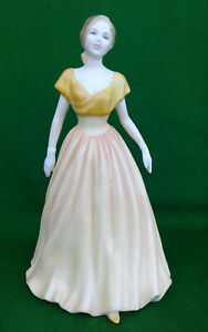 【送料無料】キッチン用品・食器・調理器具・陶器　ロイヤル・ドルトンハッピーバースデー。ROYAL DOULTON - HAPPY BIRTHDAY 2004 - HN4528.｜hokushin 22,350円