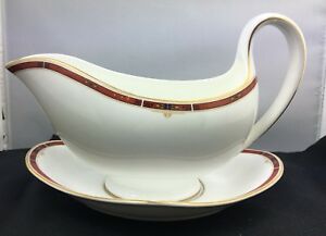 【送料無料】キッチン用品・食器・調理器具・陶器　ラブリーウェジウッドコロラドグレービーボートソースボートスタンドボーン中国Lovely Wedgwood Colorado Gravy Boat/Sauce Boat With Stand Bone China SU146