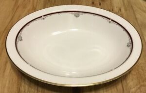 【送料無料】キッチン用品・食器・調理器具・陶器　ロイヤル・ドゥルトンによるサービングディッシュケンブリッジパターン Serving Dish Cambridge Pattern By Royal Doulton H 5107