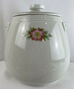 【送料無料】キッチン用品・食器・調理器具・陶器　ローズホワイトパターンホールチャイナカンパニータブ処理Rose White Pattern By Hall China Company Tab Handled 7.5 Bean Pot Circa 1945