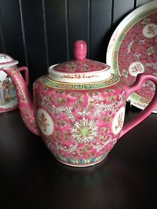 【送料無料】キッチン用品・食器・調理器具・陶器　ヴィンテージファミーユローズメダリオンジンデヘンムンショウロングエビティティーポット年代Vintage Famille Rose Medallion Jingdezhen Mun Shou Longevity Teapot 1950's