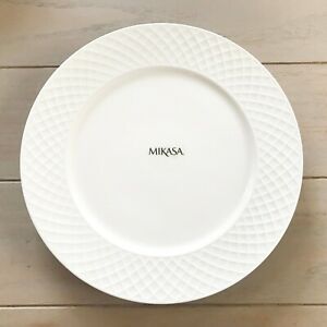 【送料無料】キッチン用品・食器・調理器具・陶器　ミカサセットトレリスホワイトボーンチャイナディナープレート新作Mikasa Set 4 Trellis White Bone China 11 Dinner Plates New!