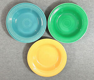 【送料無料】キッチン用品・食器・調理器具・陶器　ヴィンテージフィエスタディーププレートのロットボウルグリーン、イエローターコイズLot of 3 Vintage Fiesta Deep Plates / Bowls - Green, Yellow & Turquoise