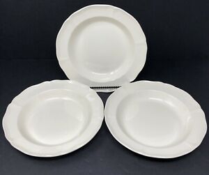 【送料無料】キッチン用品・食器・調理器具・陶器　ウェジウッドチャイナクイーンズシェイプリムスープボウルの場合セットSet If 3 Wedgwood China Queen&rsquo;s Shape 8-1/4 Rim Soup Bowl｜hokushin 21,456円