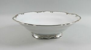 【送料無料】キッチン用品・食器・調理器具・陶器　ハッッシェンロイターチャイナリビアホワイトラウンドフットベジタブルボウルHutschenreuther China REVERE WHITE 10 Round Footed Vegetable Bowl