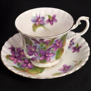 【送料無料】キッチン用品・食器・調理器具・陶器 ロイヤルアルバートフットカップソーサーパープルバイオレットゴールドカップモントローズ形状Royal Albert Footed Cup Saucer Purple Violet Gold Cup Montrose Shape 1970-1980|hokushin