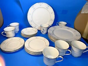 【送料無料】キッチン用品・食器・調理器具・陶器　ファッションロイヤル家宝ディナーウェアセットによるファインチャイナFine China by Fashion Royale Heirloom M-5915 Dinnerware Set