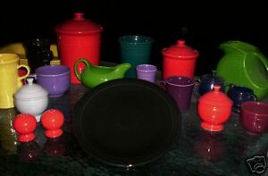【送料無料】キッチン用品・食器・調理器具・陶器　ディナープレートブラックホーマーラフリンフィエスタウェア新しいDINNER PLATE black HOMER LAUGHLIN FIESTA ware 10.5 NEW
