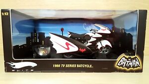 【送料無料】模型車 モデルカー バットマンシリーズジョーカーサイドカーホットホイールエリートbatman 1966 tv series joker amp; sidecar 112 hot wheels elite limited edition