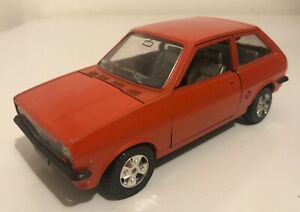 【送料無料】模型車 モデルカー メベトイズマテルフォードフィエスタミントmebetoys mattel 8620 ford fiesta 1 24, mint 18,490円