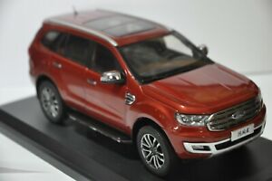 【送料無料】模型車 モデルカー フォードエベレストスケールレッドford everest 2019 car model in scale 118 red
