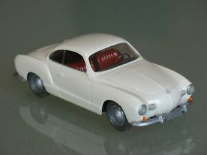 【送料無料】模型車 モデルカー カルマンギアクーペペルヴァイスオリジナルヤーレヴェルベワイキング?? vw karmann ghia coupe perlweis original 60er jahre werbe wiking 140 top