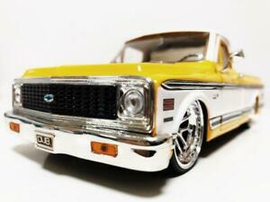 【送料無料】模型車 モデルカー ジェイダシェビーシボレーシャイアンアウトディスタンパjada 72 chevy chevrolet cheyenne 124 out di stampa