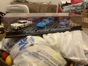 【送料無料】模型車 モデルカー ホットホイールペティファミリーレースhot wheels three generations of racing the petty family｜hokushin