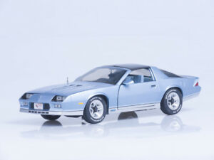 【送料無料】模型車 モデルカー スケールモデルシボレーカマロ118 scale model 1982 chevrolet camarolight blue 19,734円