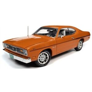 【送料無料】模型車 モデルカー プリマスダスタークーペオレンジオートワールドplymouth duster coupe 1970 orange 118 amm1239 autoworld|hokushin