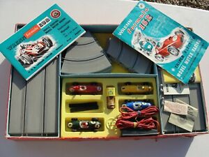 【送料無料】模型車 モデルカー レンヌフォーミュラトリプルエレクトリックカーモーターレーシングセットボックス1960s wrenn formula 152 triple electric 4 car motor racing set used boxed