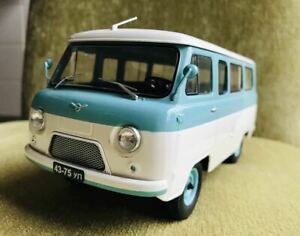 【送料無料】模型車 モデルカー ソミニバスアンプルケースvaluable 124 uaz 542b very rare legendary soviet minibus cars ampoule case