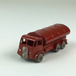 【送料無料】模型車 モデルカー マッチボックスマッチキステガソリンタンカーパトロールエルフエッソアイゼンミニカーレスニーmatchbox match kiste 11 petrol tanker patrol erf esso eisen minicar lesney