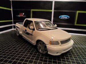 【送料無料】模型車 モデルカー フォード?ホワイトertl ford f150 2003 118 ? white