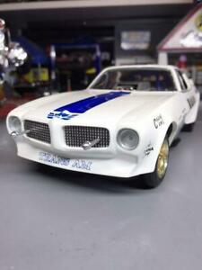 【送料無料】模型車 モデルカー ポンティアックボスバードポーチカーpontiac boss bird pouch car 118