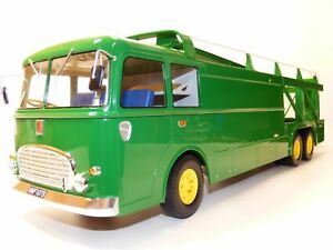 【送料無料】模型車 モデルカー トラックトランスポーターフィアットバルトレッティグリーンドアオート